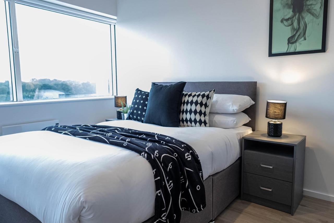 Stunning City View Apartments In Milton Keynes Central Location Free Parking Buitenkant foto