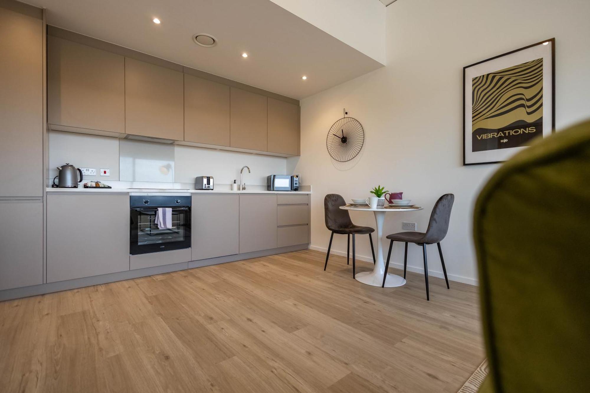 Stunning City View Apartments In Milton Keynes Central Location Free Parking Buitenkant foto