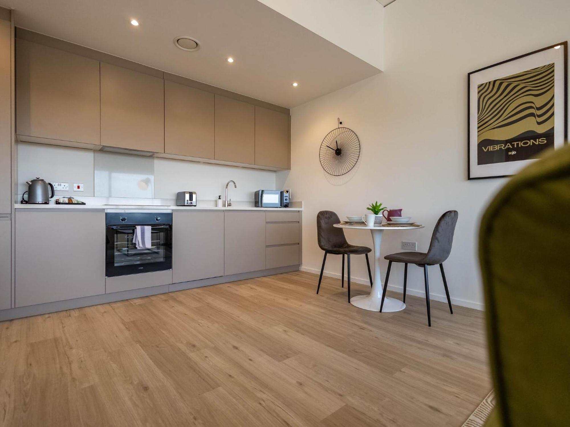 Stunning City View Apartments In Milton Keynes Central Location Free Parking Buitenkant foto